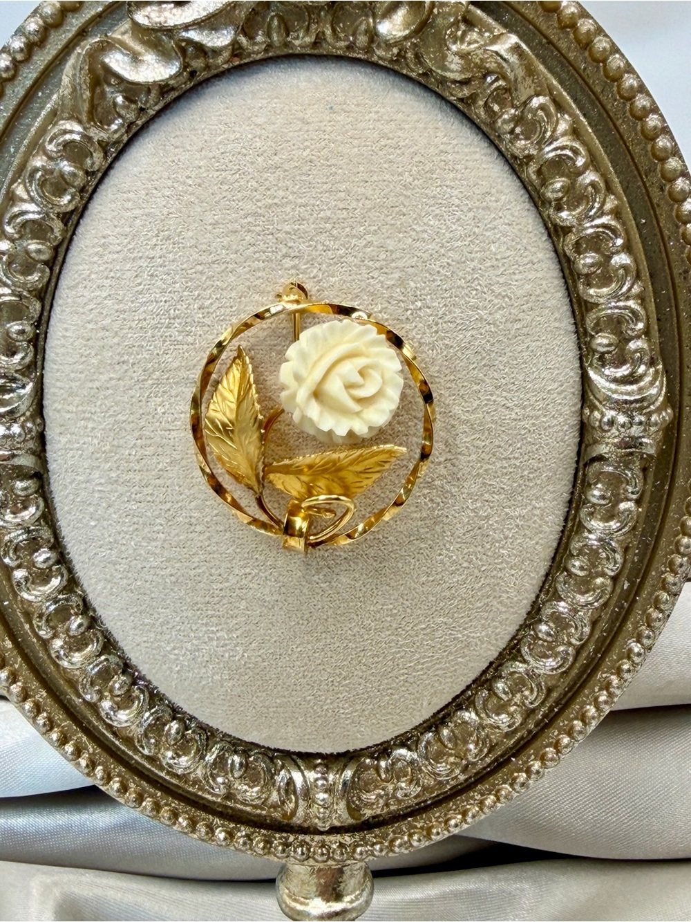 Vintage 14K GF Carved Rose Circle Frame Brooch Pin Cottagecore